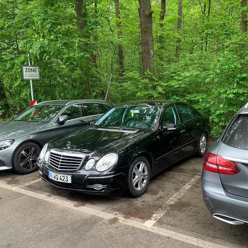 Schwarz Gebraucht 2007 Mercedes E200 Avantgarde Limousine | 8.700 € (Etwas zu teuer) - Bild 1/4