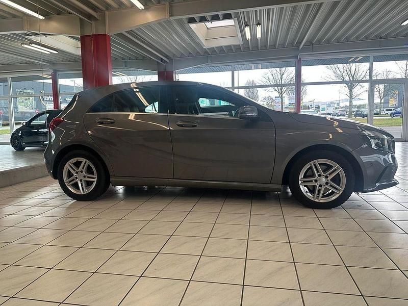 Gebraucht Mercedes A200 136 PS (100 kW) 2016 Grau Limousine