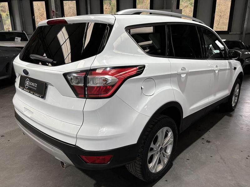 Gebraucht Ford Kuga Titanium 150 PS (110 kW) 2018 Weiß SUV