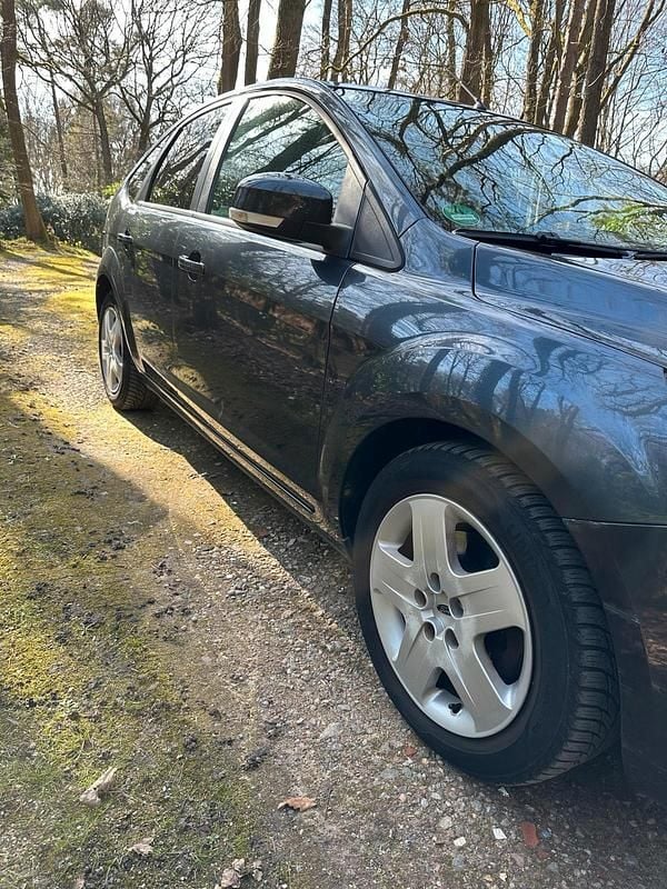 Gebraucht Ford Focus 116 PS (85 kW) 2008 Grau Limousine
