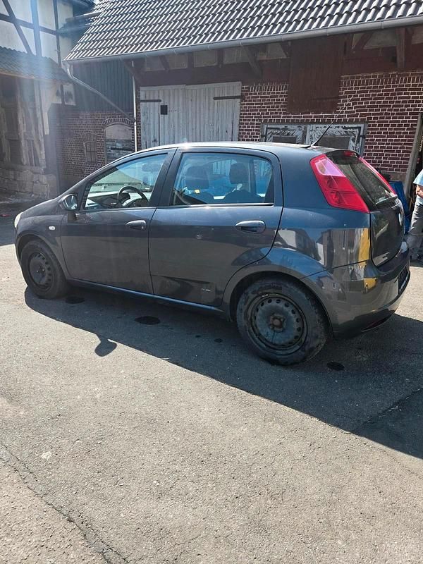 Grau Gebraucht 2007 Fiat Grande Punto Kleinwagen | 900 € (Guter Preis) - Bild 1/3