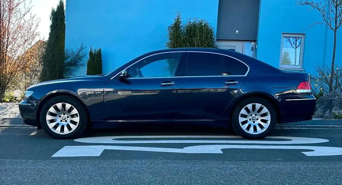 Gebraucht BMW 760 445 PS (327 kW) 2007 Blau Limousine