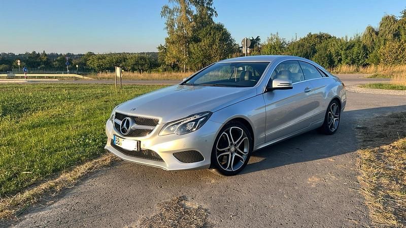Silber Gebraucht 2014 Mercedes E220 Elegance Coupé | 13.750 € (Fairer Preis) - Bild 1/4