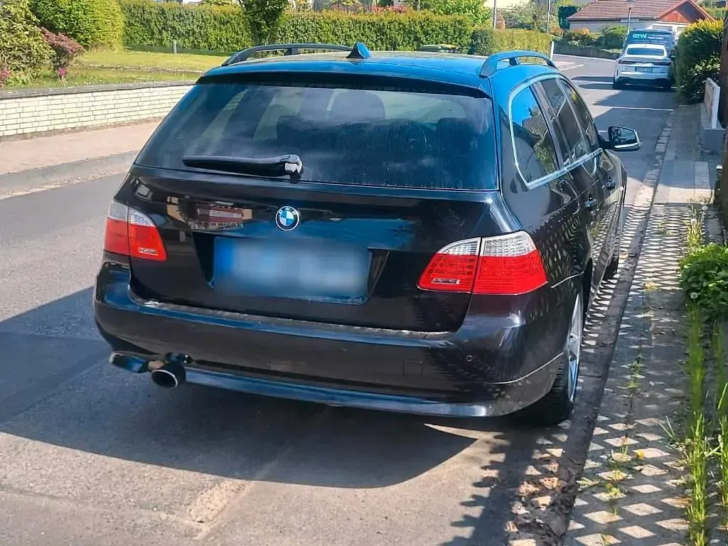Gebraucht BMW 520 177 PS (130 kW) 2010 Schwarz Kombi