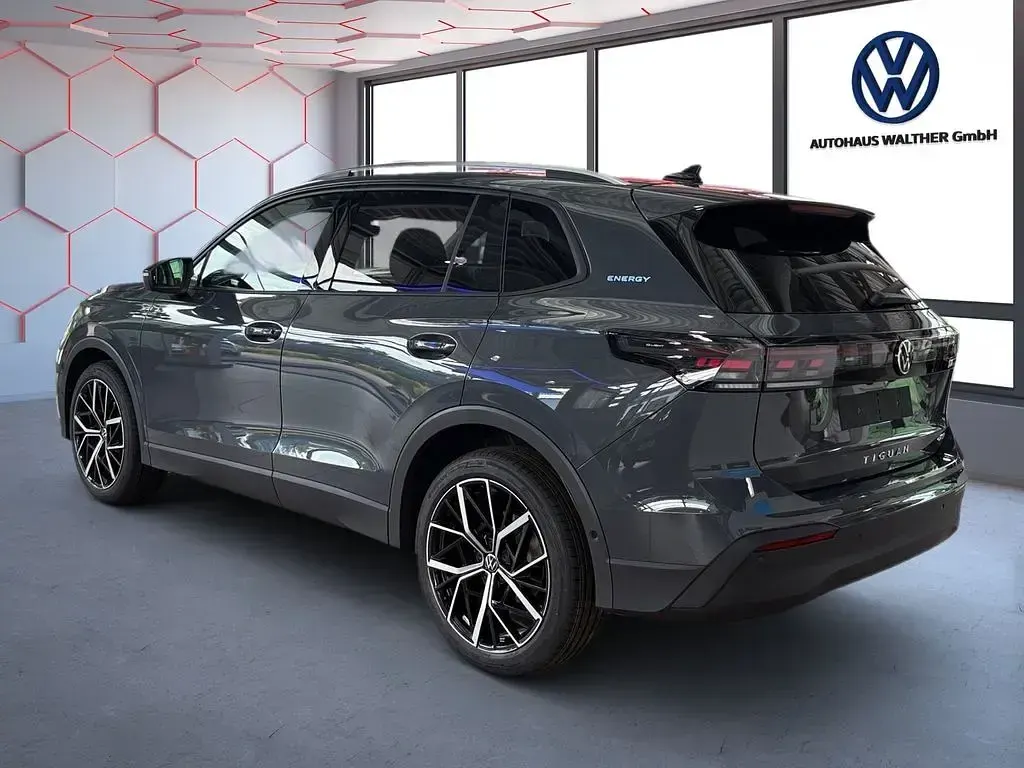 Neu VW Tiguan Life 150 PS (110 kW) 2026 Grau SUV