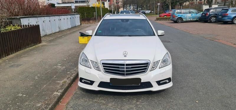 Weiß Gebraucht 2010 Mercedes E350 AMG Kombi | 9.500 € (Guter Preis) - Bild 1/4