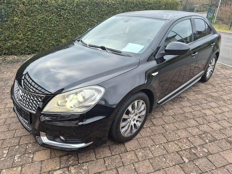 Schwarz Gebraucht 2013 Suzuki Kizashi Sport Limousine | 7.990 € (Fairer Preis) - Bild 1/4