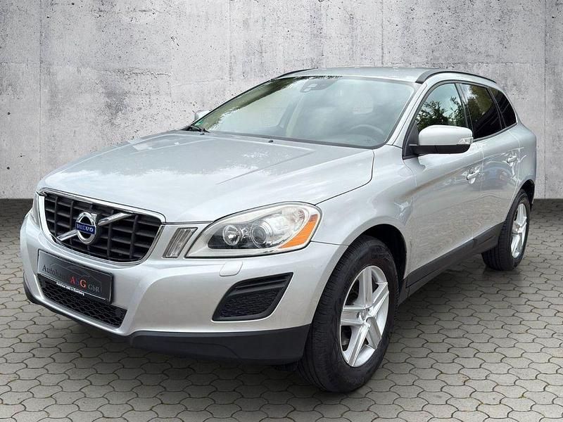 Silber Gebraucht 2012 Volvo XC60 Kinetic SUV | 8.990 € (Superpreis) - Bild 1/4