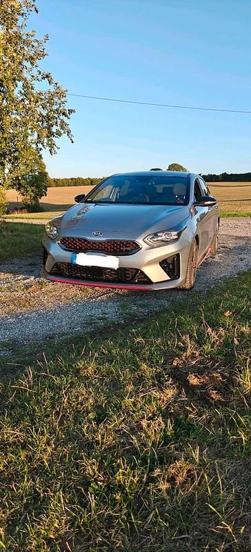 Grau Gebraucht 2019 Kia ProCeed GT Kleinwagen | 19.850 € (Guter Preis) - Bild 1/4