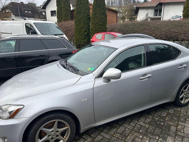 Gebraucht Lexus IS220d 177 PS (130 kW) 2006 Silber Limousine