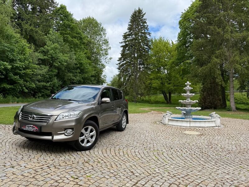 Braun Gebraucht 2011 Toyota RAV4 Life SUV | 7.999 € (Fairer Preis) - Bild 1/4