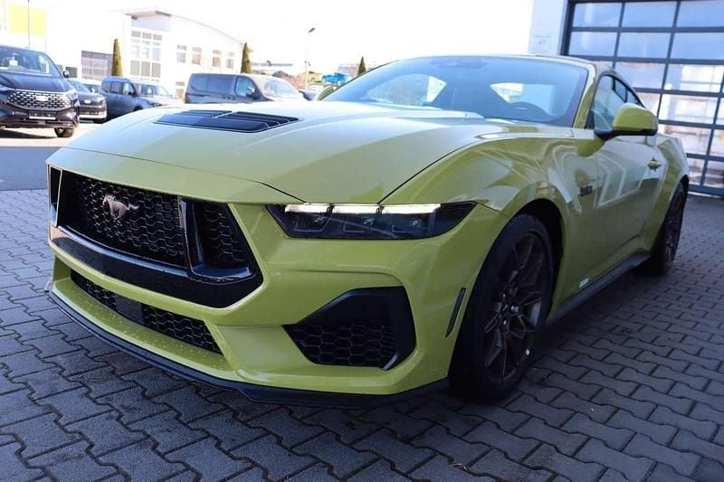 Neu Ford Mustang Fastback 446 PS (328 kW) 2026 Intense lime yellow metallic Coupé