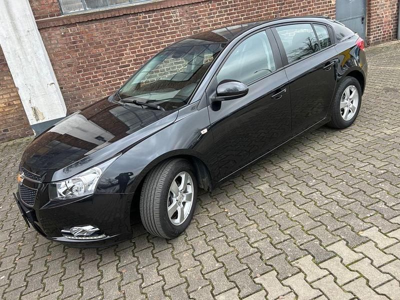 Schwarz Gebraucht 2012 Chevrolet Cruze Kleinwagen | 6.999 € (Teuer) - Bild 1/4