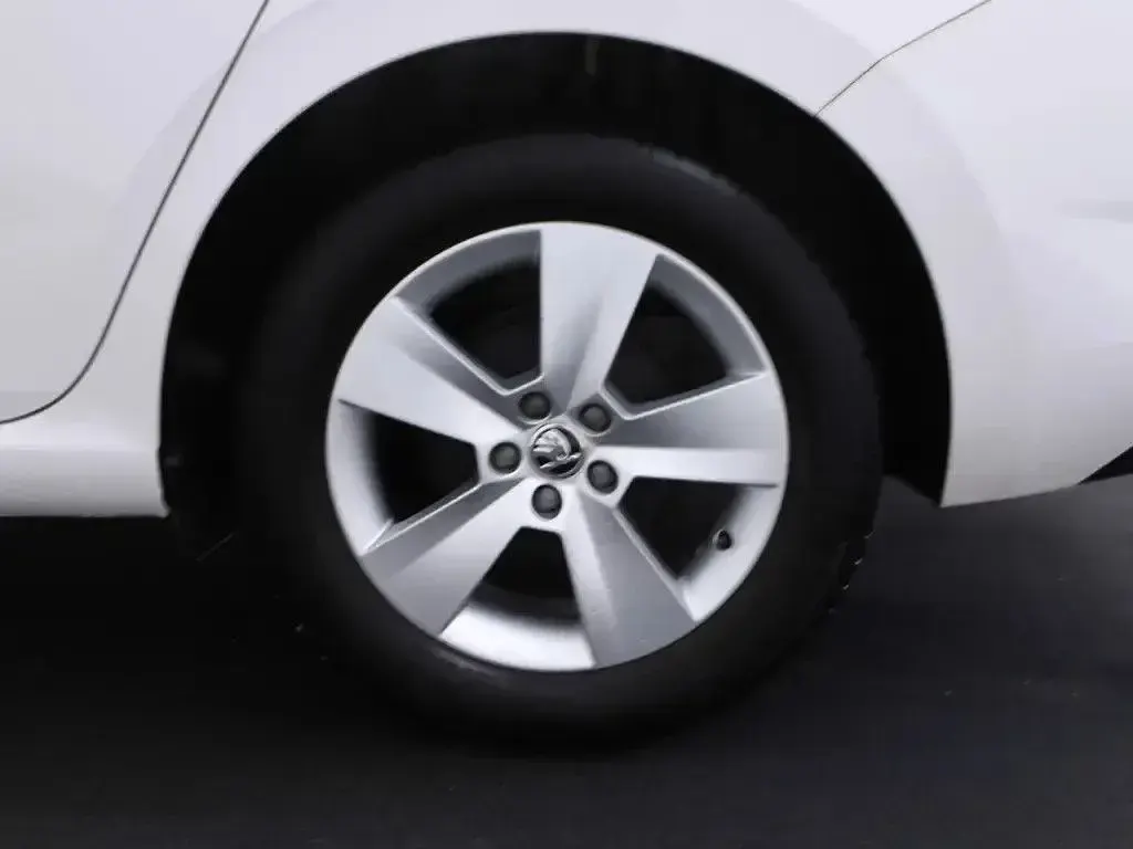 Gebraucht Skoda Scala Ambition 116 PS (85 kW) 2020 Weiß Kleinwagen