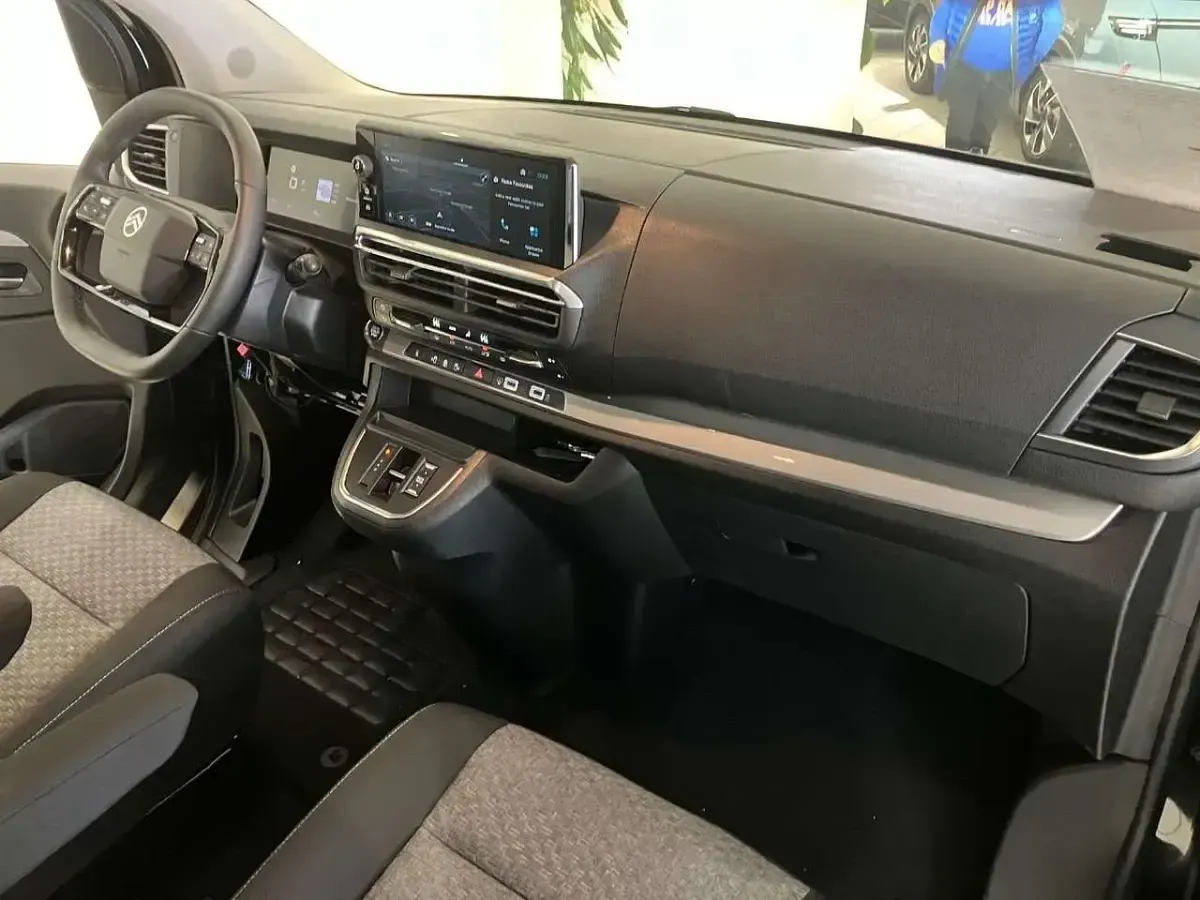 Gebraucht Citroën Spacetourer 179 PS (131 kW) 2026 Schwarz (schwarz ) Van / Kleinbus