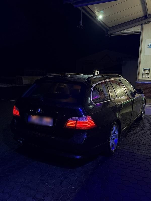 Gebraucht BMW 525 210 PS (154 kW) 2010 Schwarz Limousine