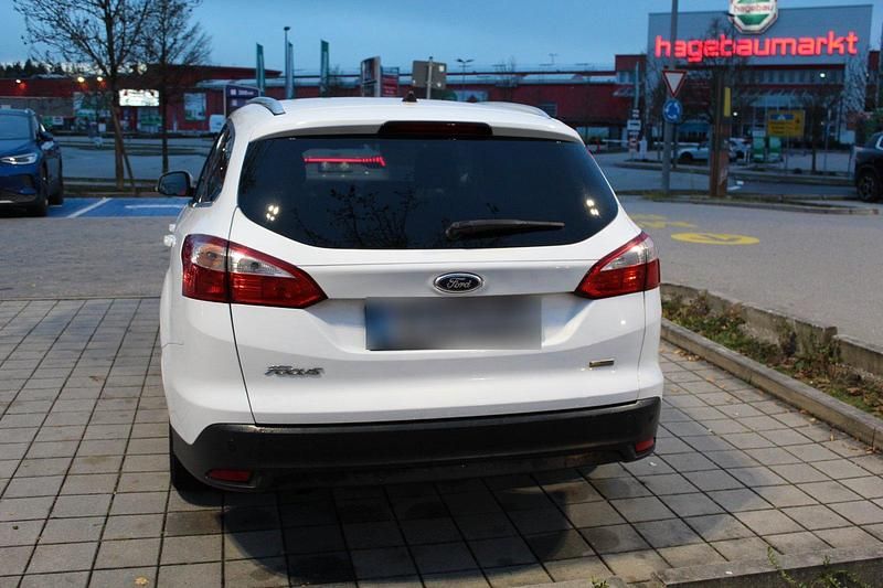 Gebraucht Ford Focus S 115 PS (84 kW) 2011 Weiß Kombi