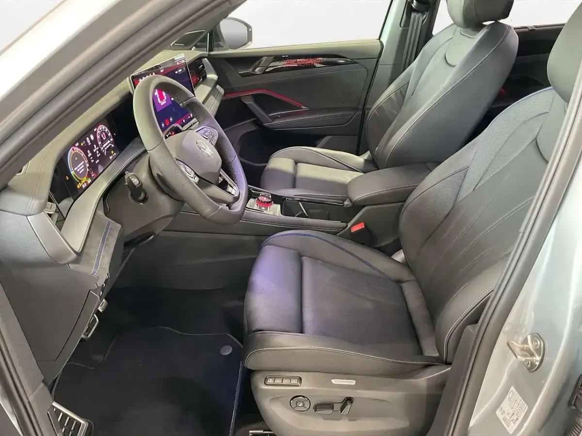 Neu VW Tayron R-line 272 PS (200 kW) 2026 Oyster silver metallic SUV