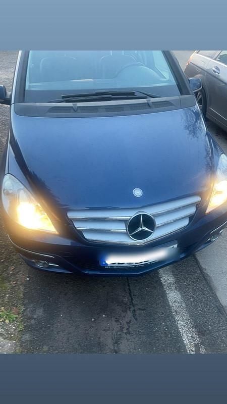 Gebraucht Mercedes B180 109 PS (80 kW) 2010 Blau Van / Kleinbus