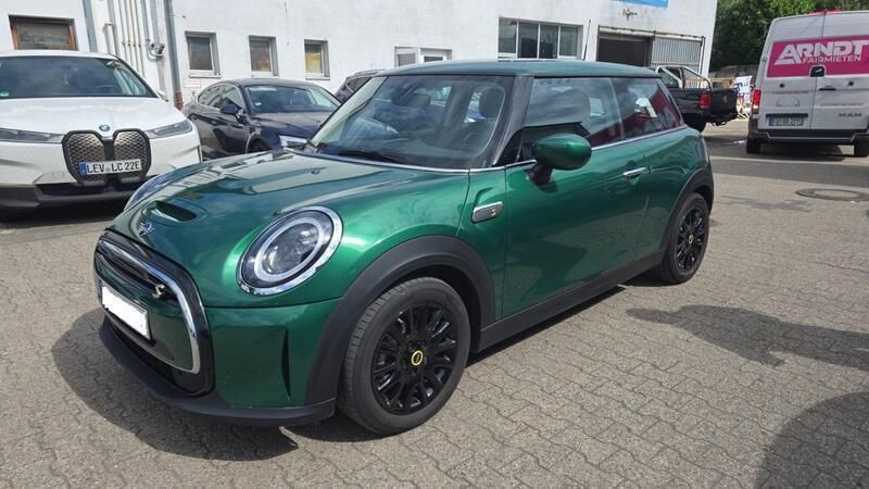 Grün Gebraucht 2023 Mini Cooper SE Classic Kleinwagen | 14.900 € (Superpreis) - Bild 1/4