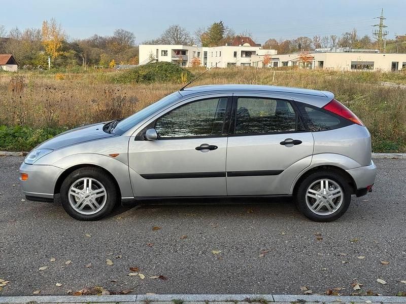 Gebraucht Ford Focus 101 PS (74 kW) 2001 Silber Limousine
