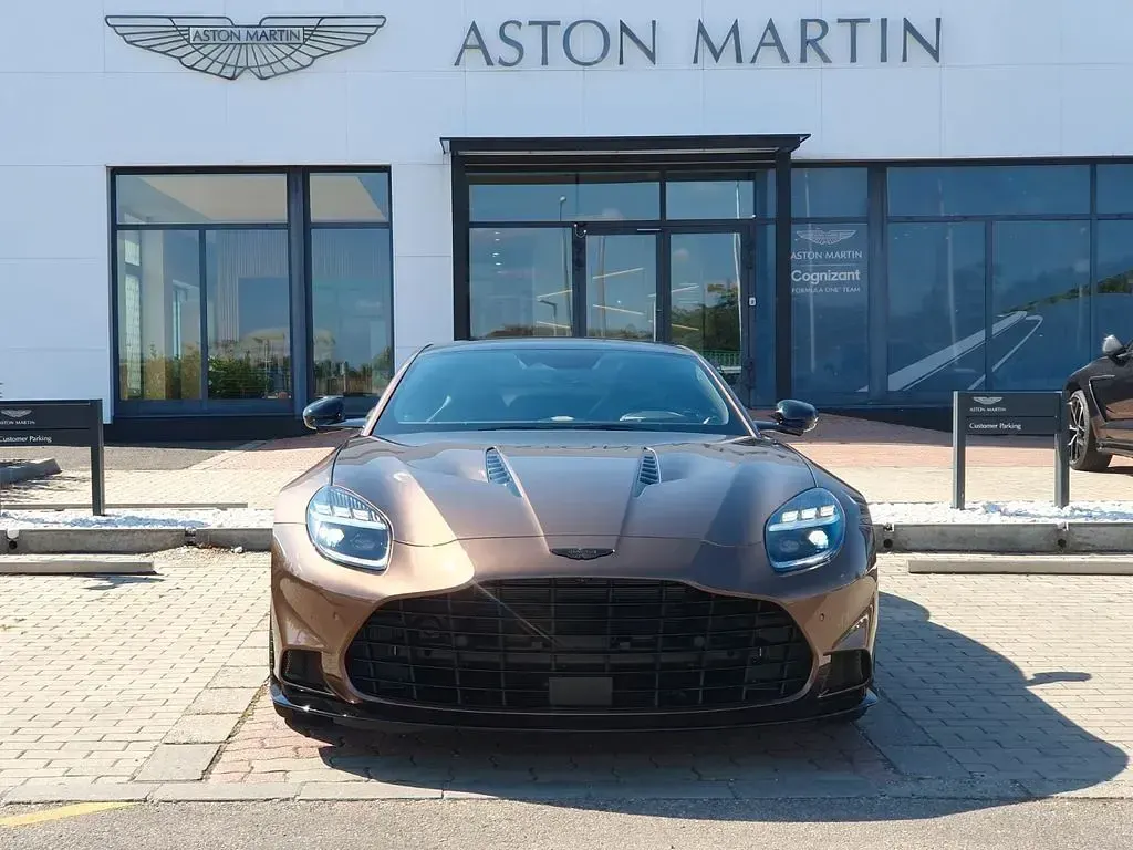 Neu Aston Martin Vanquish 835 PS (614 kW) 2026 Braun Coupé