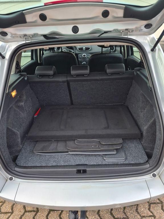 Gebraucht Renault Clio II Luxe 111 PS (81 kW) 2011 Silber Limousine