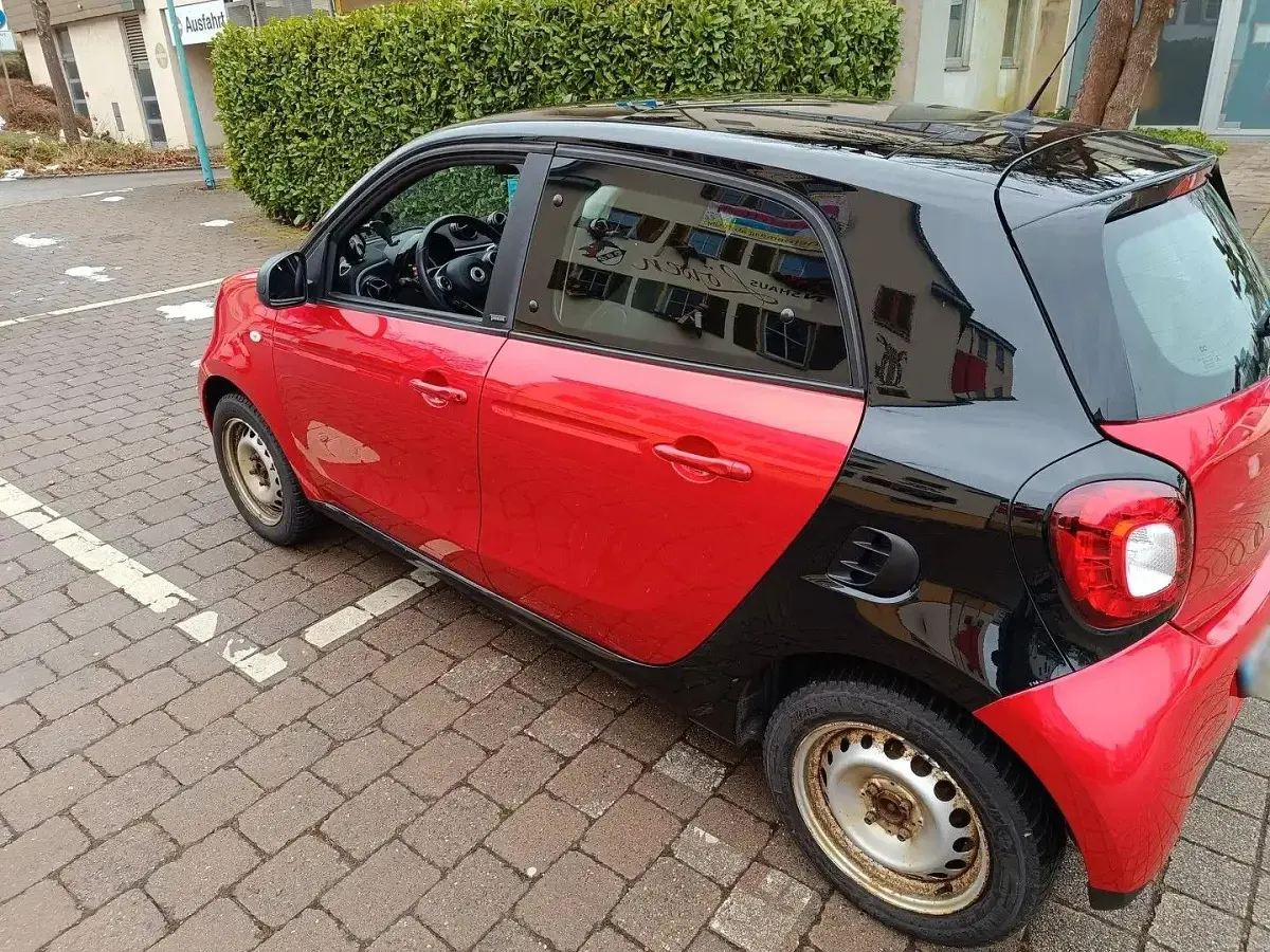 Używany Smart ForFour Passion 90 KM (66 kW) 2018 Czerwony Hatchback
