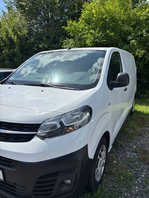 Weiß Gebraucht 2020 Opel Vivaro Edition Van | 9.800 € (Guter Preis) - Bild 1/4