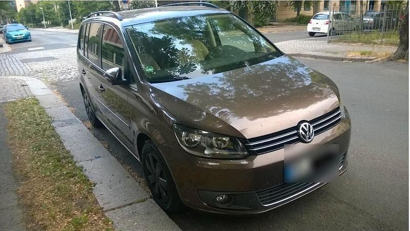 Gebraucht VW Touran 105 PS (77 kW) 2011 Braun Van / Kleinbus