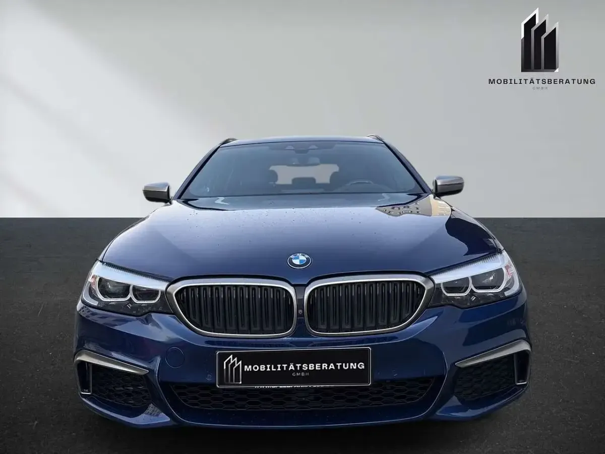 Gebraucht BMW 550 400 PS (294 kW) 2018 Mediterranblau metallic Kombi