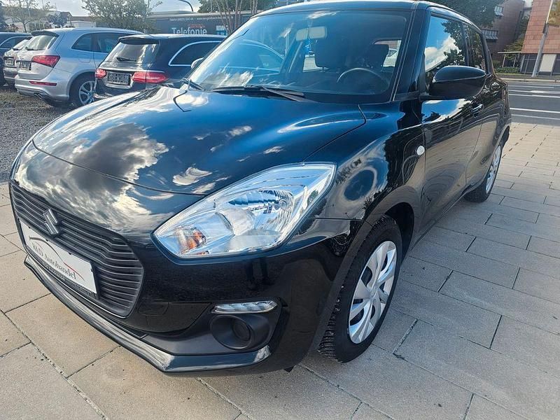 Schwarz Gebraucht 2020 Suzuki Swift Club Limousine | 10.950 € (Fairer Preis) - Bild 1/4
