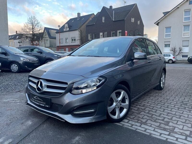 Grau Gebraucht 2016 Mercedes B180 Van / Kleinbus | 12.997 € (Guter Preis) - Bild 1/4
