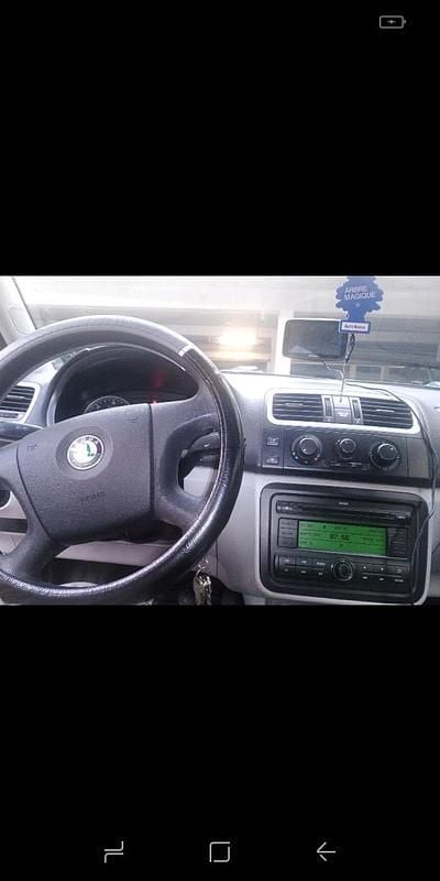 Weiß Gebraucht 2008 Skoda Fabia Limousine | 2.200 € - Bild 1/4