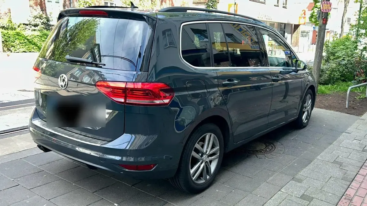 Gebraucht VW Touran Highline 150 PS (110 kW) 2016 Grau Van / Kleinbus