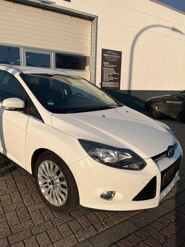 Usata Ford Focus 116 CV (85 kW) 2013 Bianco Station wagon