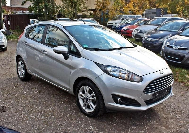 Gebraucht Ford Fiesta SYNC Edition 80 PS (58 kW) 2015 Polarsilber metallic Kleinwagen