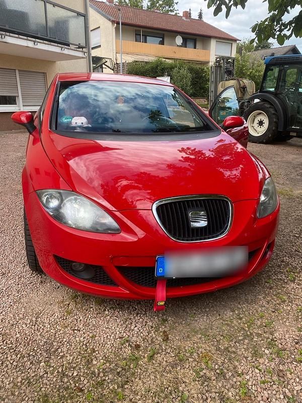 Rot Gebraucht 2005 Seat Leon Kleinwagen | 2.900 € - Bild 1/4