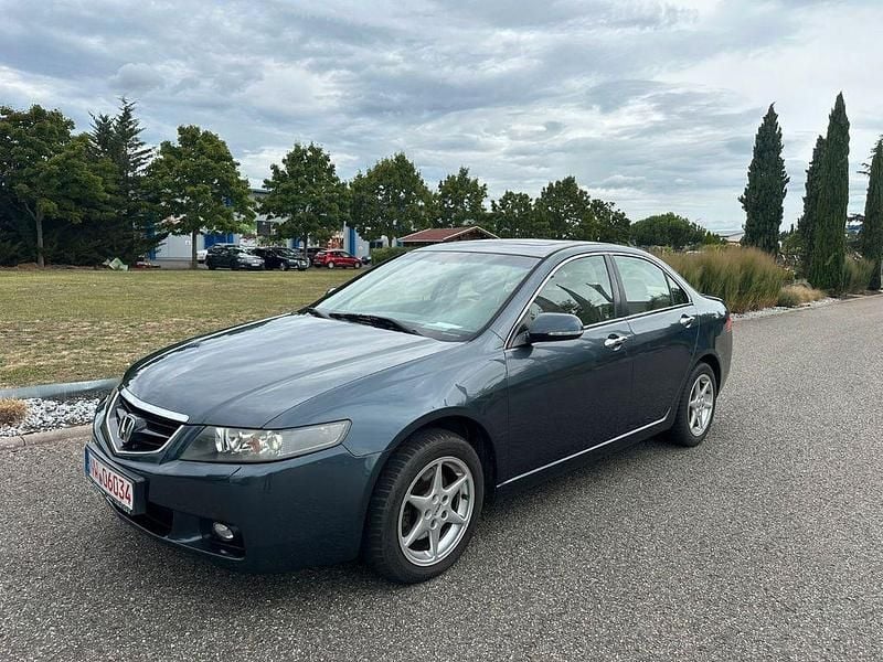 Grau Gebraucht 2004 Honda Accord Executive Limousine | 3.650 € (Superpreis) - Bild 1/4