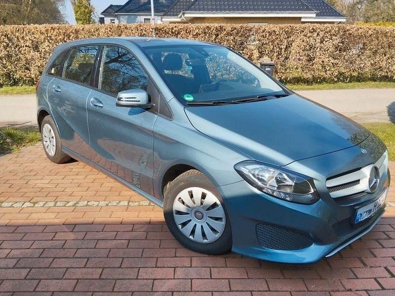 Gebraucht Mercedes B180 122 PS (89 kW) 2015 Blau Van / Kleinbus