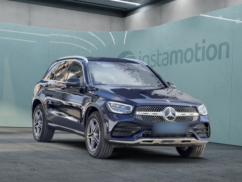 Blau Gebraucht 2021 Mercedes GLC300e AMG line SUV | 37.600 € (Etwas zu teuer) - Bild 1/4