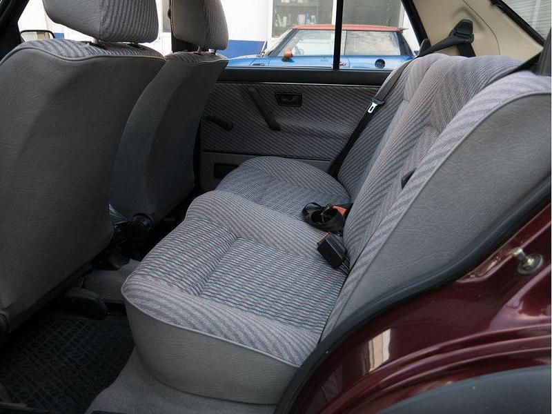 Używany VW Jetta 90 KM (66 kW) 1991 Brązowy Sedan/Limuzyna