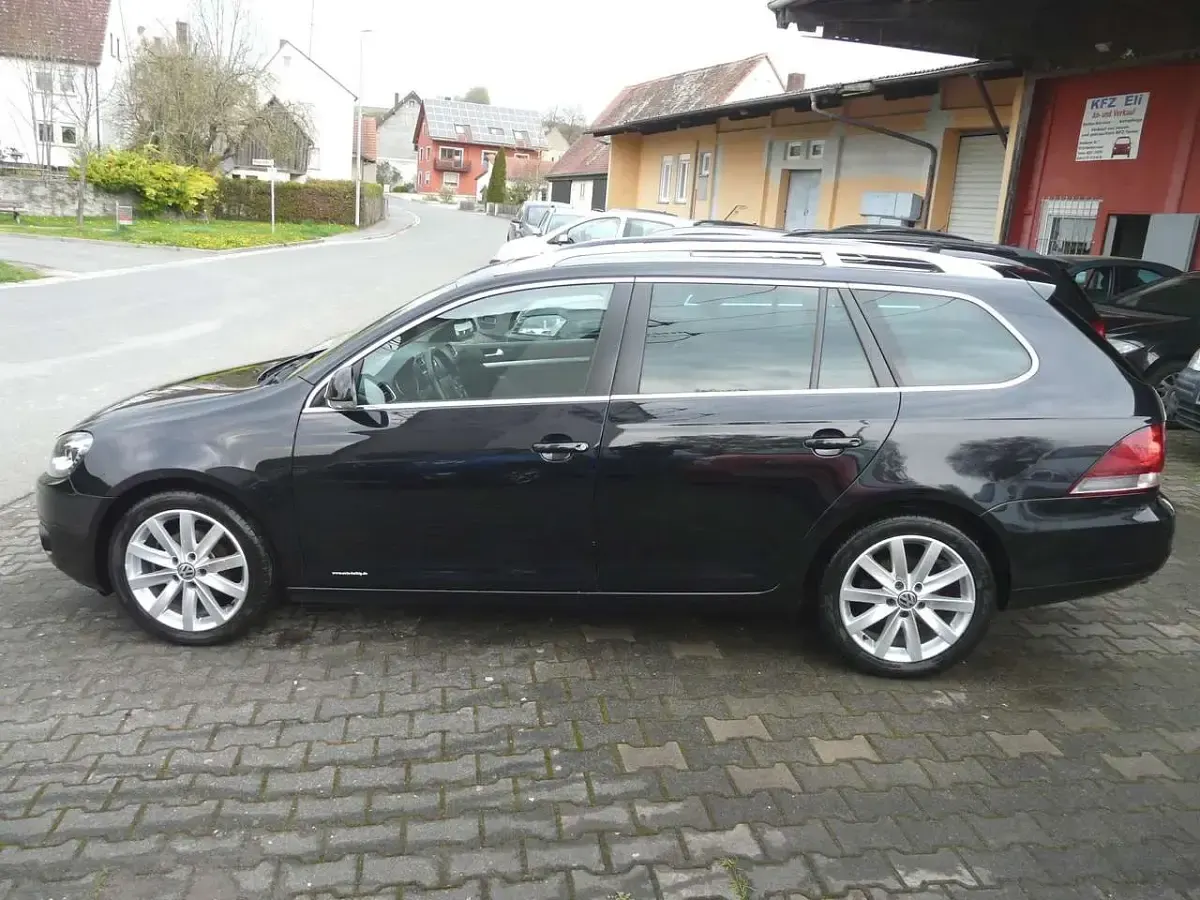 Gebraucht VW Golf VI Highline 105 PS (77 kW) 2011 Deep black perleffekt Kleinwagen