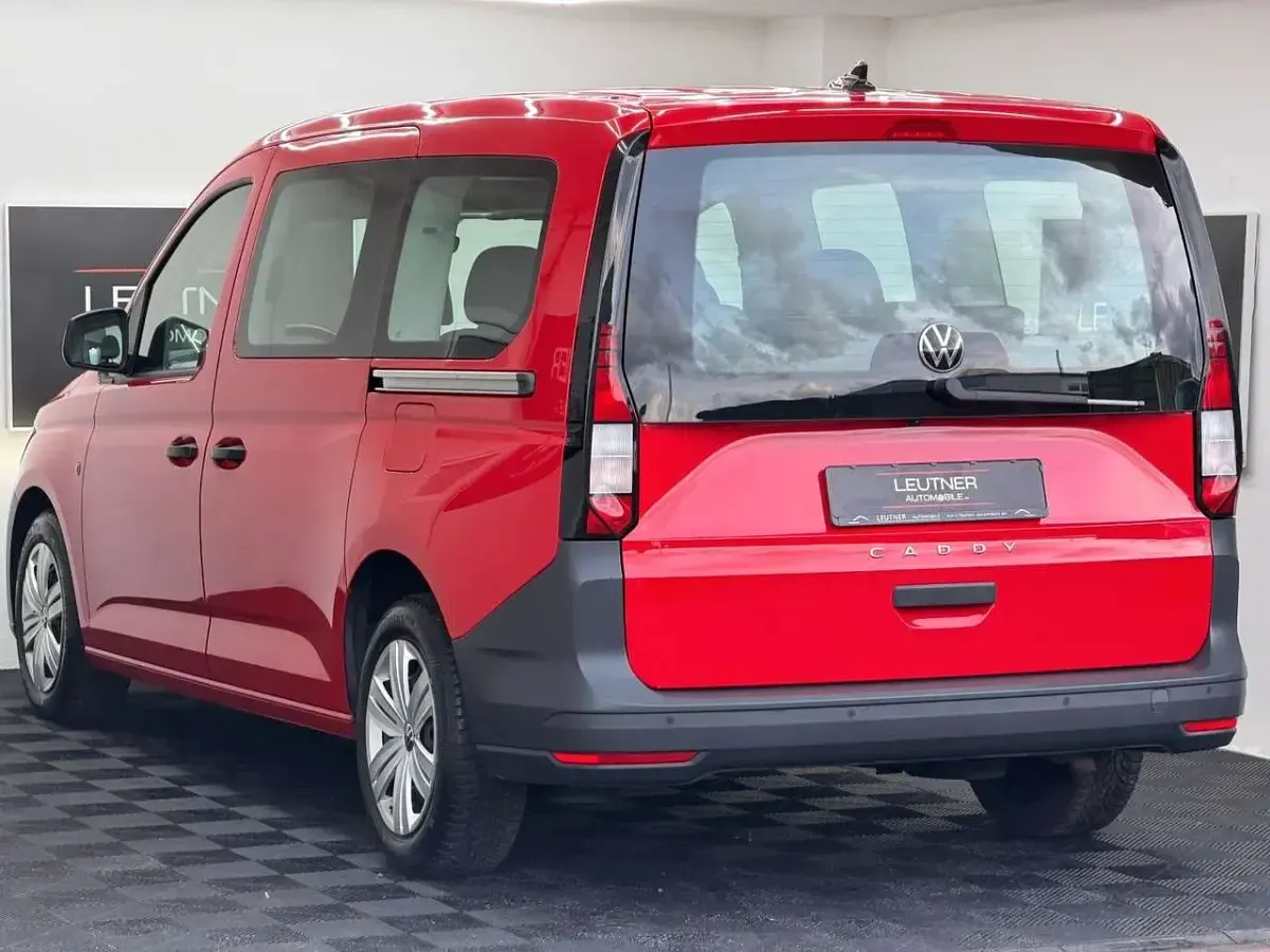 Second-hand VW Caddy Maxi 122 CP (89 kW) 2022 Roșu Monovolum