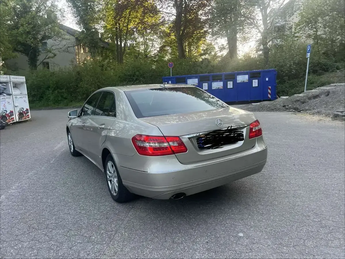 Gebraucht Mercedes E200 Elegance 184 PS (135 kW) 2010 Limousine
