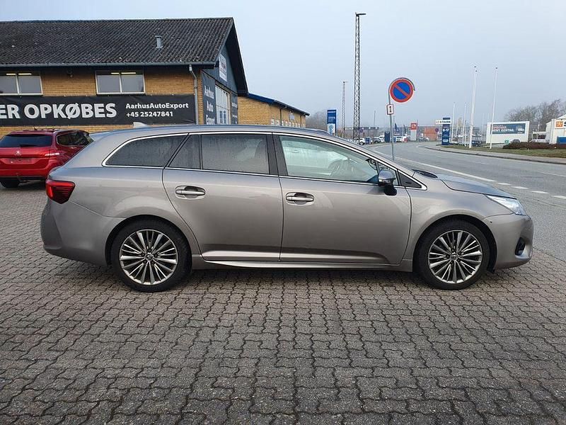 Gebraucht Toyota Avensis 147 PS (108 kW) 2015 Kombi