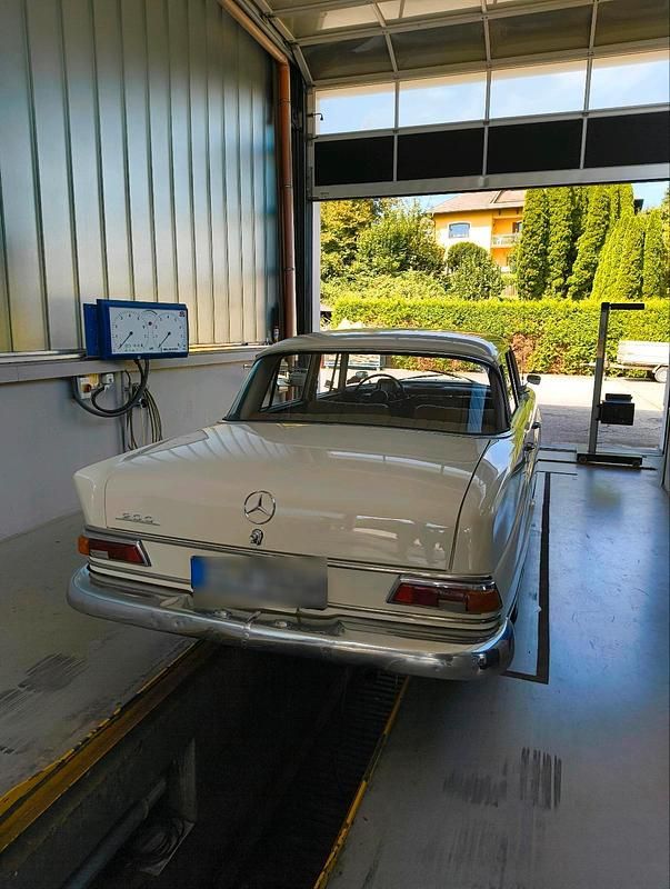 Gebraucht Mercedes 200 95 PS (69 kW) 1965 Weiß Limousine