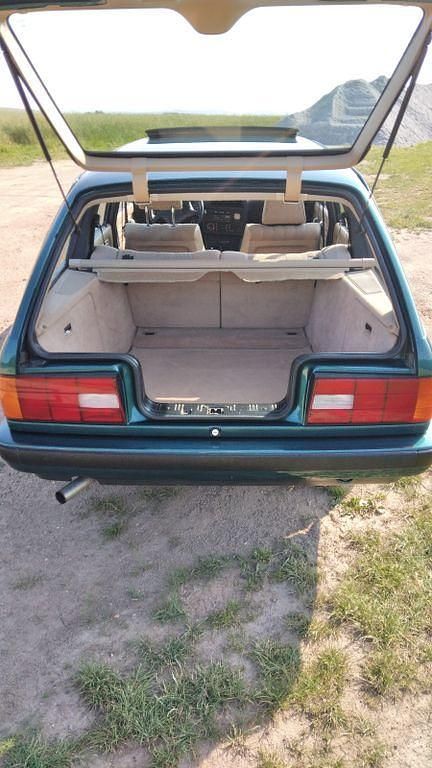 Gebraucht BMW 318 113 PS (83 kW) 1993 Grün Limousine