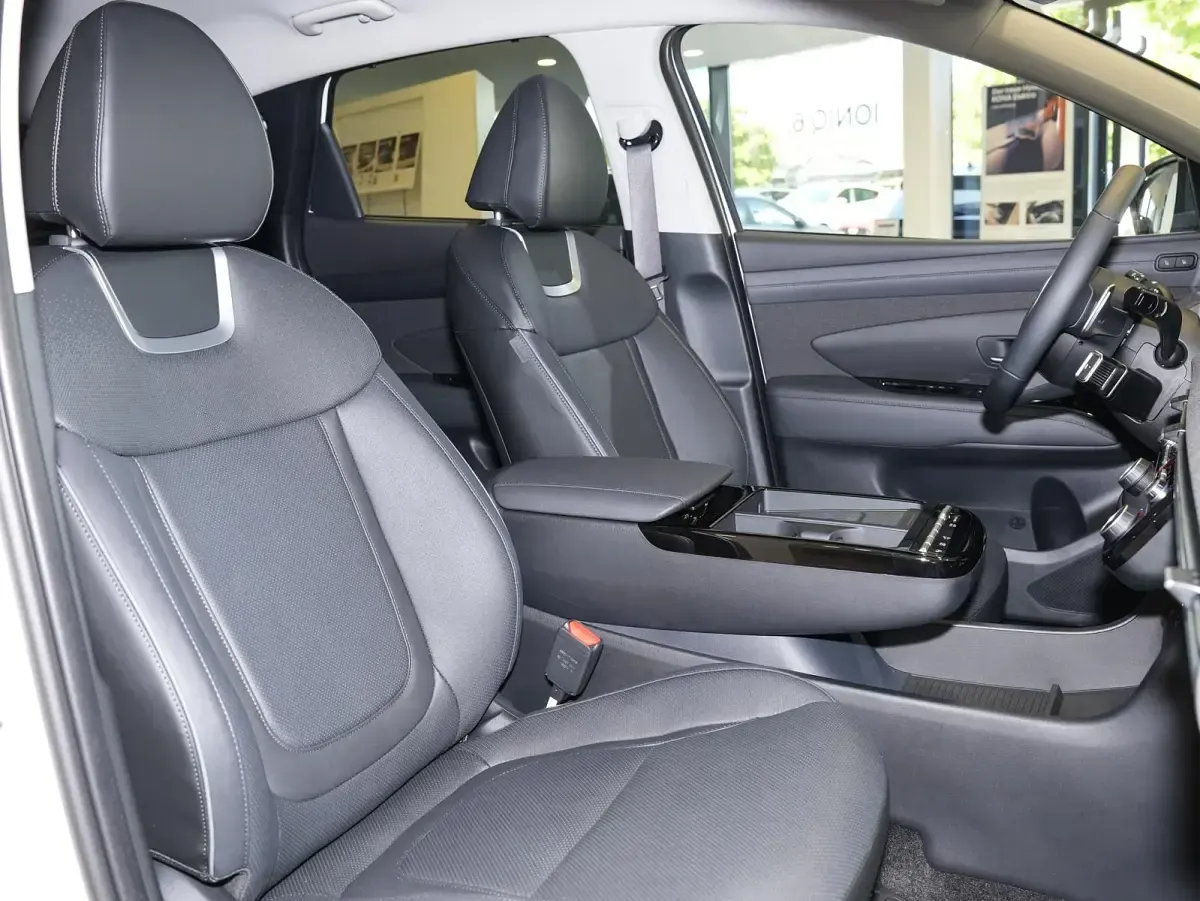 Neu Hyundai Tucson Prime 215 PS (158 kW) 2025 Serenity white SUV