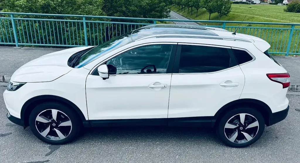 Gebraucht Nissan Qashqai Tekna 163 PS (119 kW) 2017 Weiß SUV